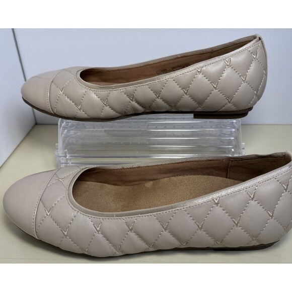 Vionic Womens Desiree Beige Cap Toe Quilted Ballet Flat Shoes Size 9 - Picture 2 of 11
